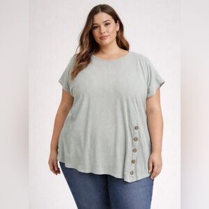 Hanger 55 Women’s Plus Size Top With Buttons New Size 2XL Mint Green Color